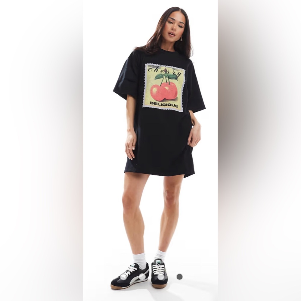 ASOS oversized T-shirt mini dress in black with graphic “ It’s All About Me” - Picture 6 of 7